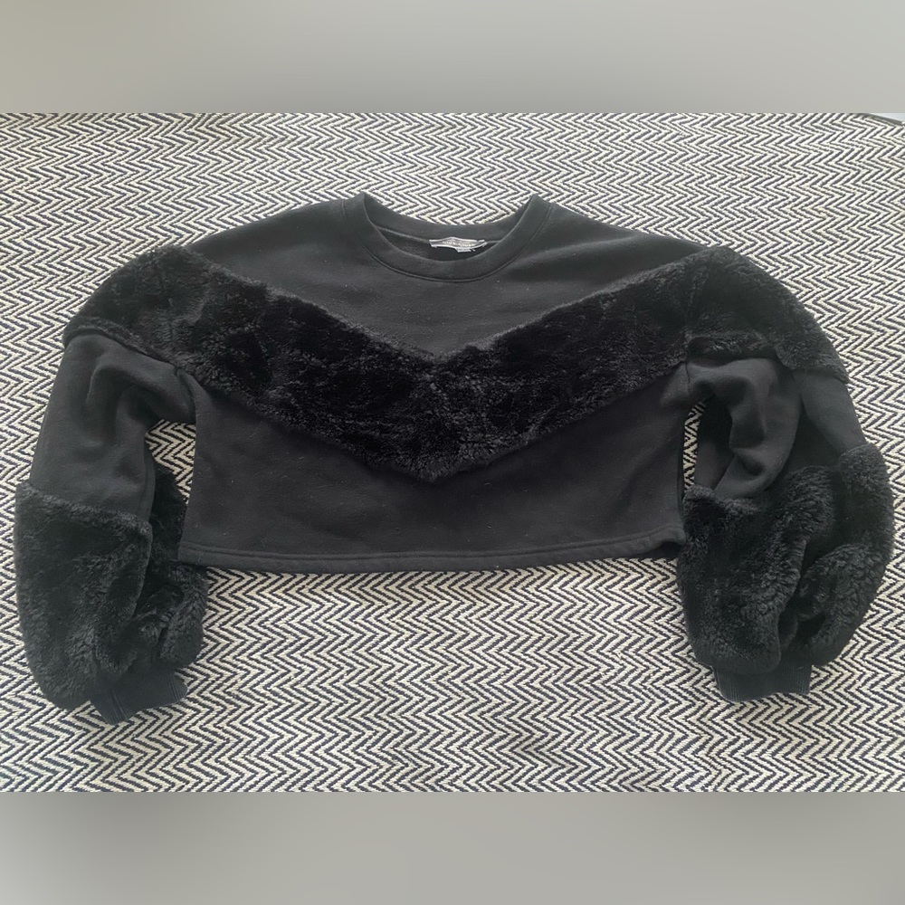 Blue Blush Cropped sweatshirt blue Size small faux fur